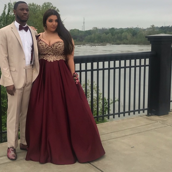 Beautiful Burgundy Prom Dress! - Picture 5 of 5